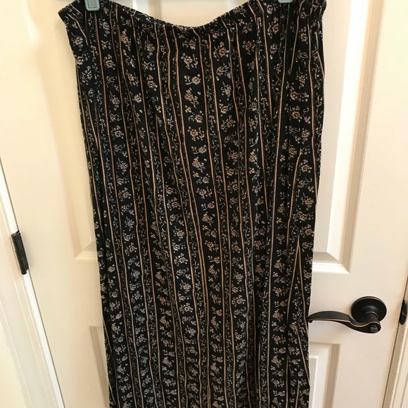 2 For $20 🔥  Black and Gold/Yellow Floral Skirt - Picture 4 of 6